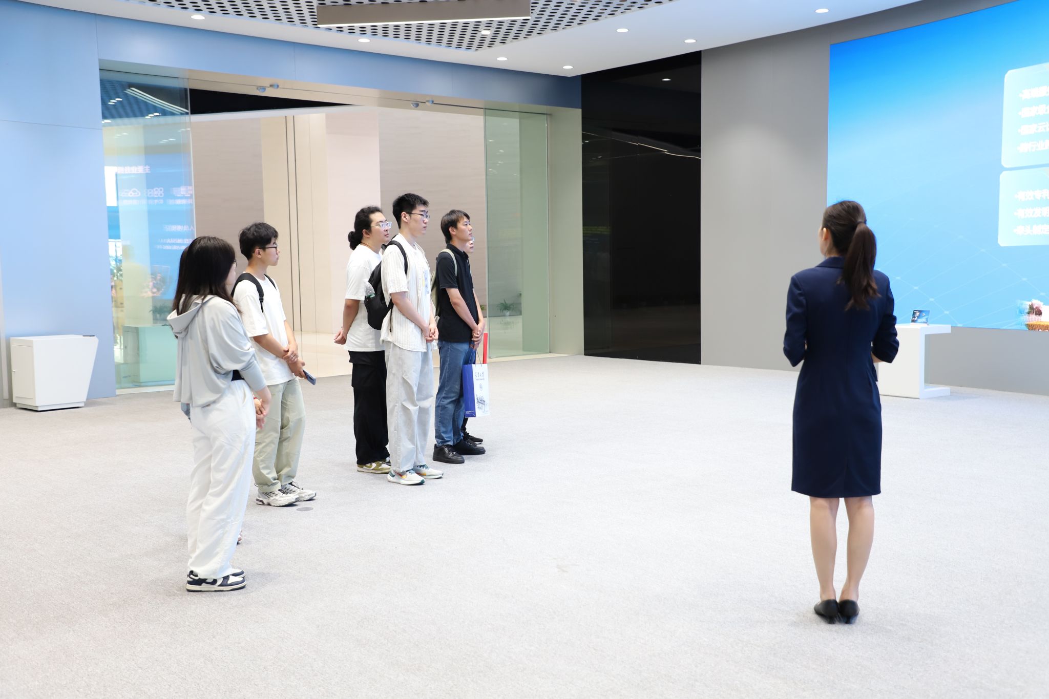 芯火相傳，浪潮之巔 微電子學(xué)院赴浪潮集團(tuán)開展“祖國需要 天大志愿”就業(yè)行專項(xiàng)實(shí)踐活動